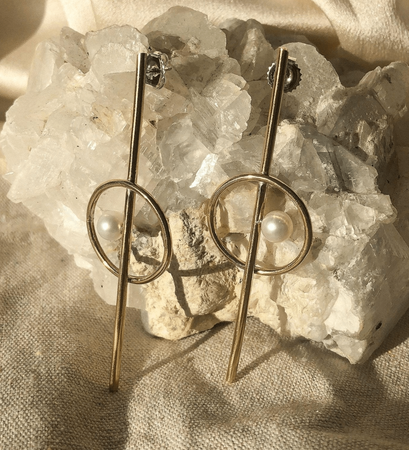 Balance Earrings - Pearl & Gold Geometric Earrings - Dea Dia