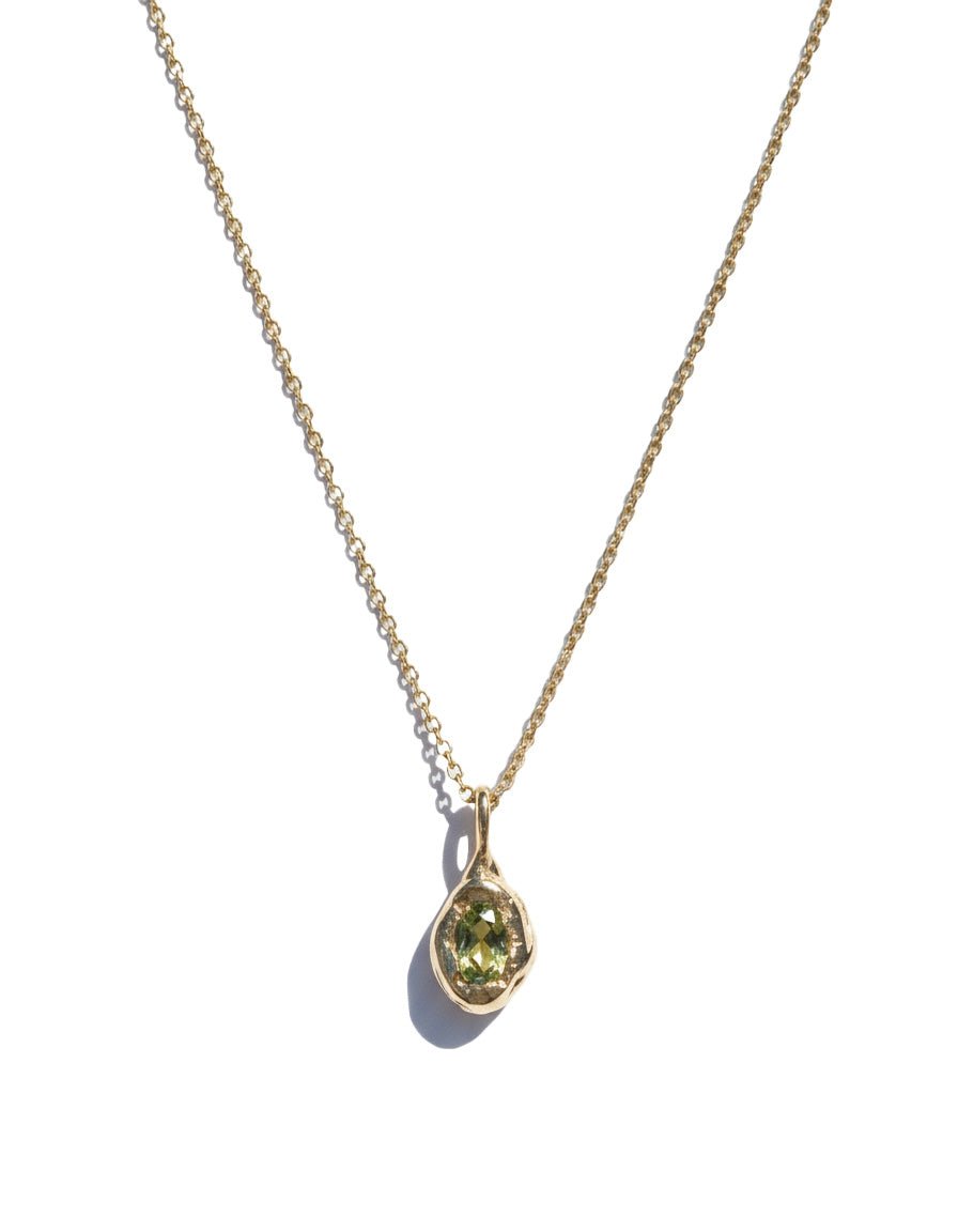 Chartreuse Green Australian Sapphire Forma Charm - Dea Dia
