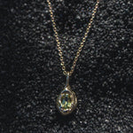 Chartreuse Green Australian Sapphire Forma Charm - Dea Dia