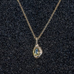 Chartreuse Green Australian Sapphire Forma Charm - Dea Dia