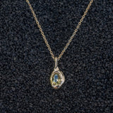 Chartreuse Green Australian Sapphire Forma Charm - Dea Dia