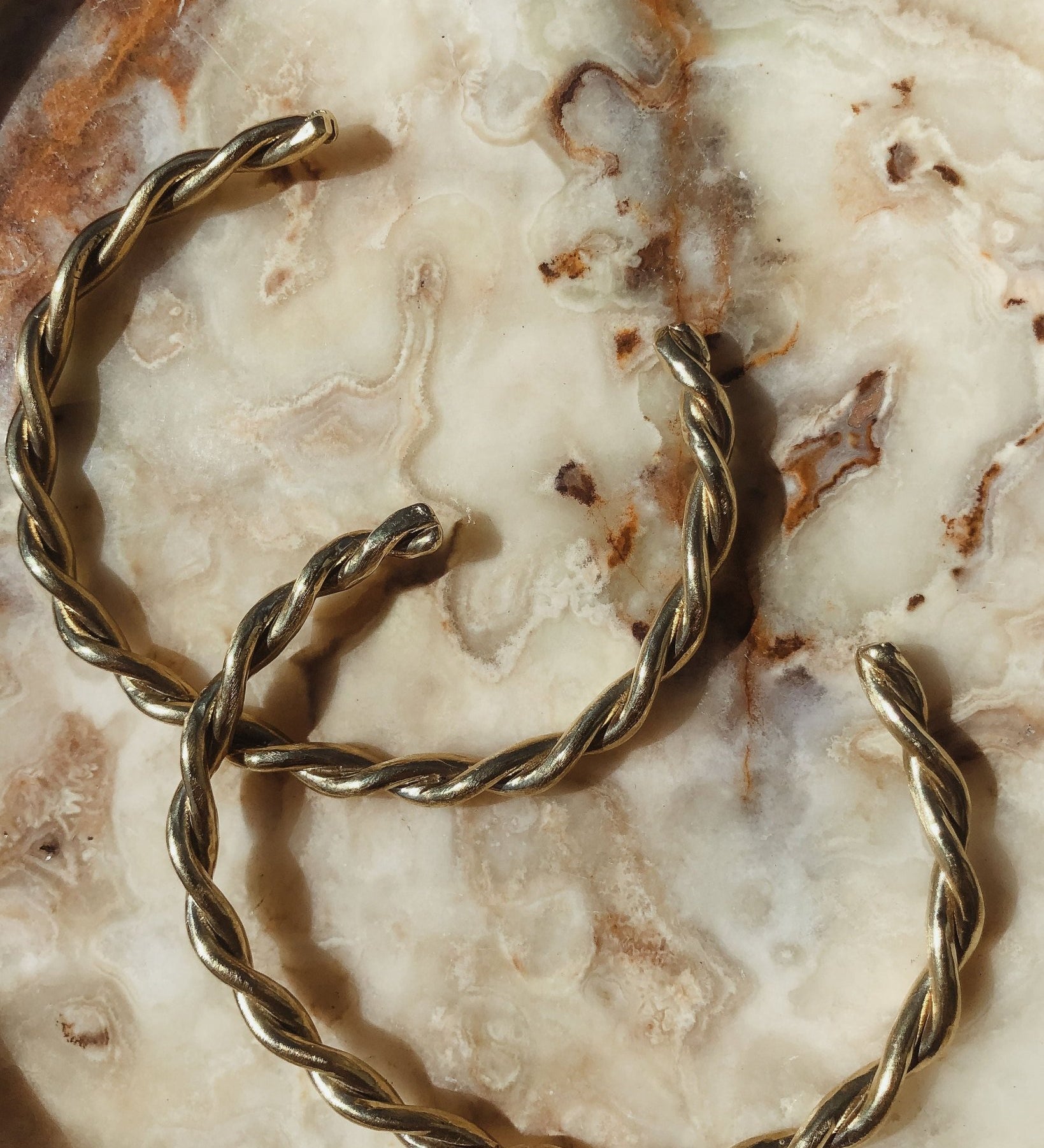 Confluence Cuff - Unisex Twisted Gold Bracelet - Dea Dia