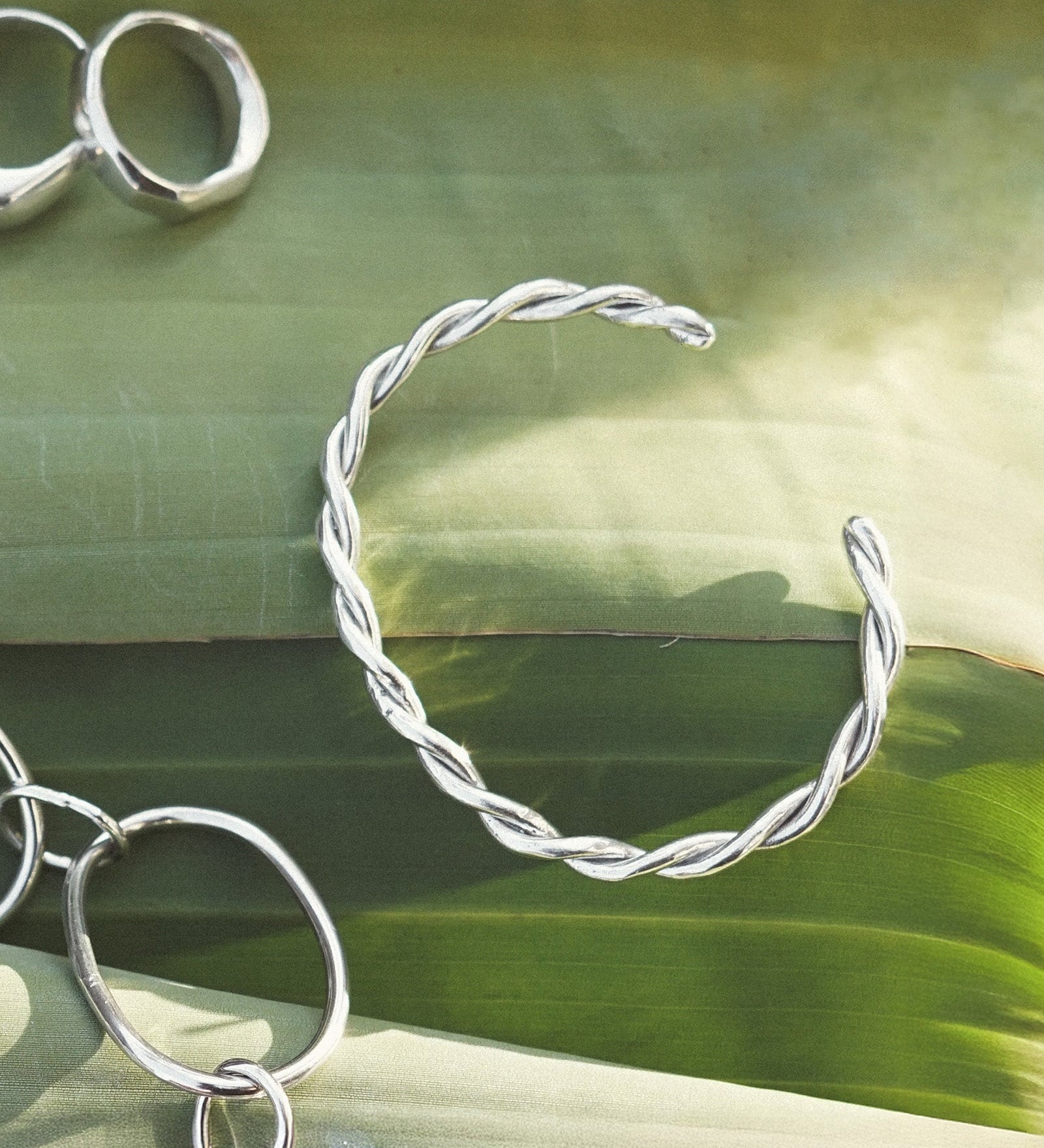 Confluence Cuff - Unisex Twisted Gold Bracelet - Dea Dia