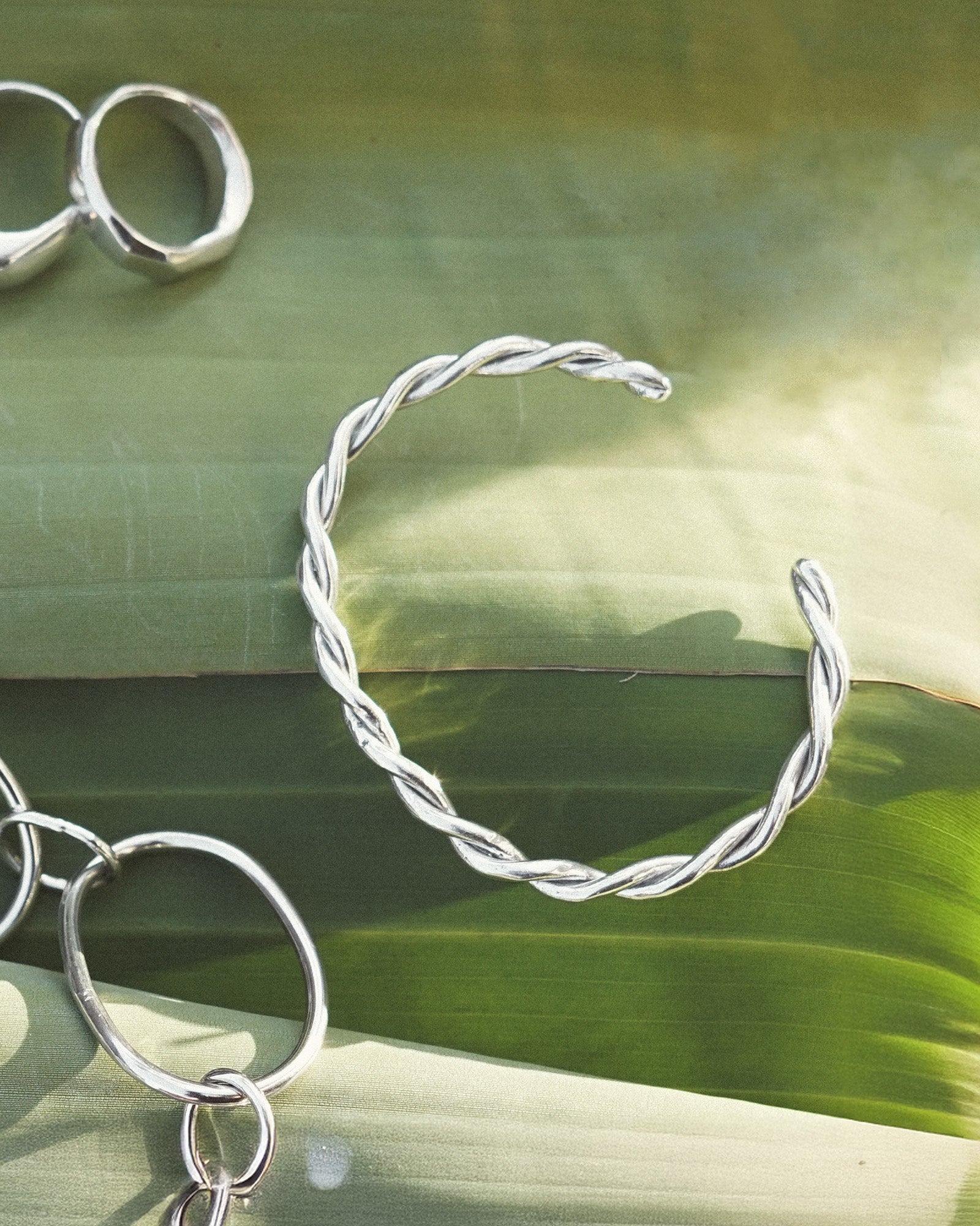 Confluence Cuff - Unisex Twisted Gold Bracelet - Dea Dia