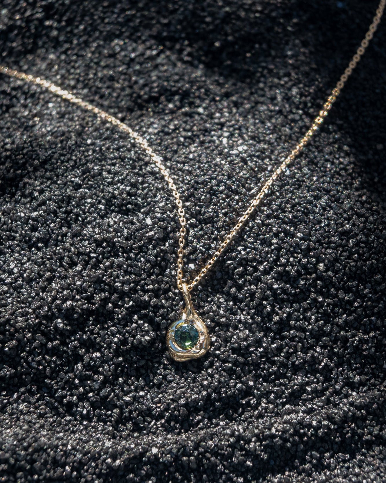 Deep Green Australian Sapphire Forma Charm - Dea Dia