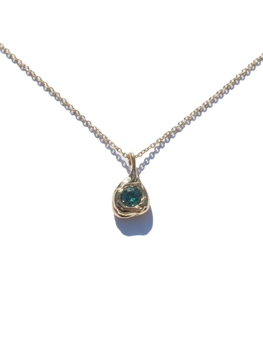 Deep Green Australian Sapphire Forma Charm - Dea Dia