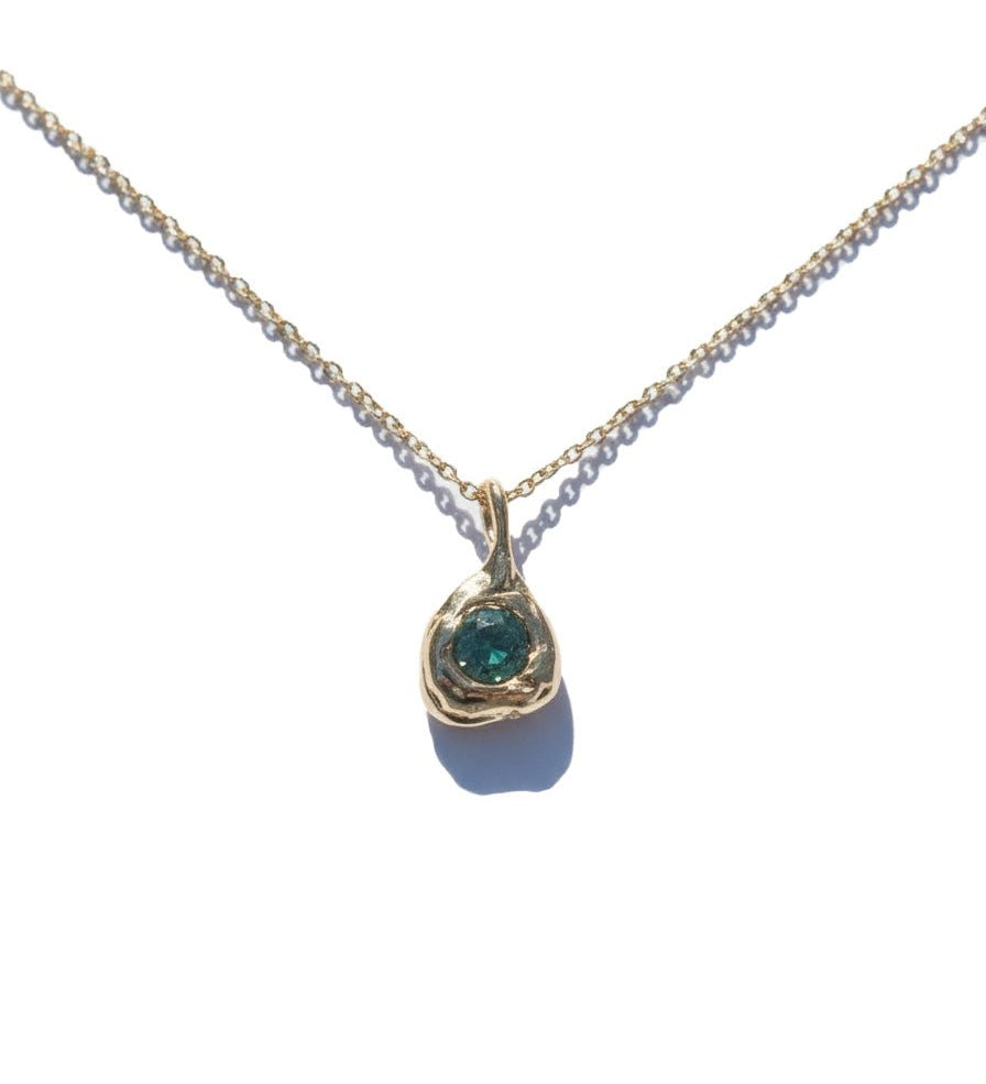 Deep Green Australian Sapphire Forma Charm - Dea Dia