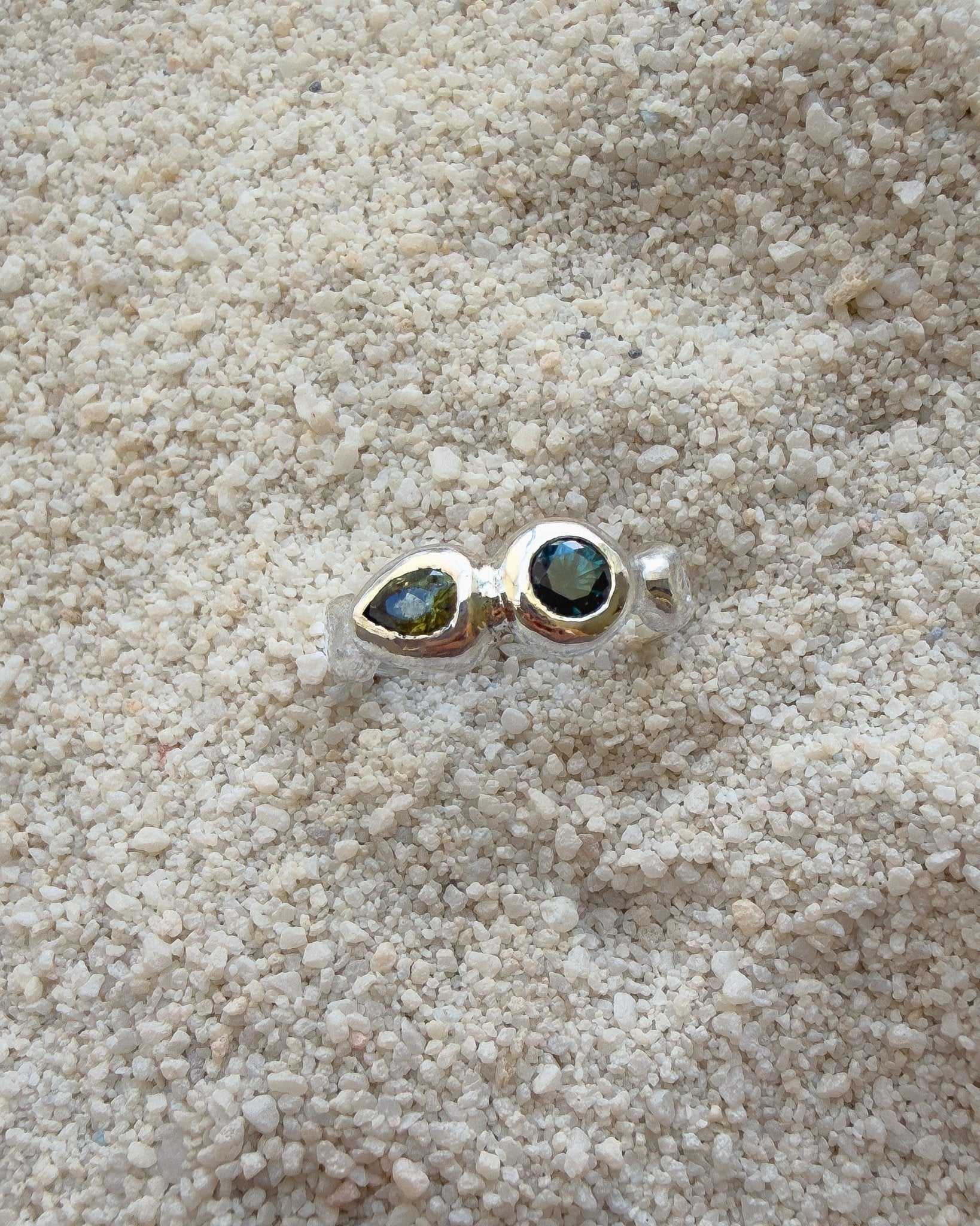 Delphi Toi et Moi Ring, Blue & Green Sapphire in Recycled Silver - Dea Dia
