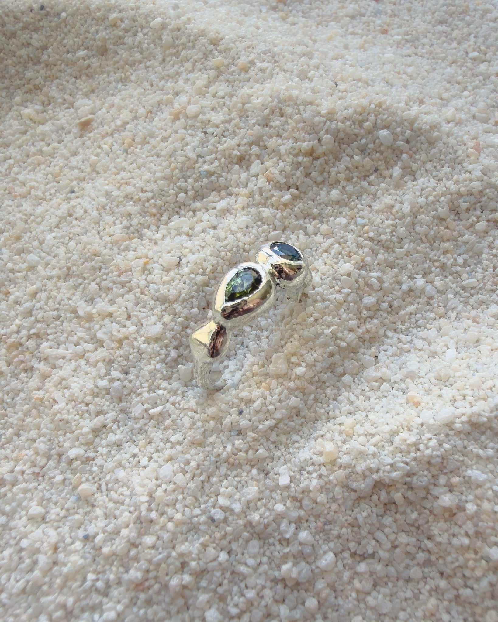Delphi Toi et Moi Ring, Blue & Green Sapphire in Recycled Silver - Dea Dia