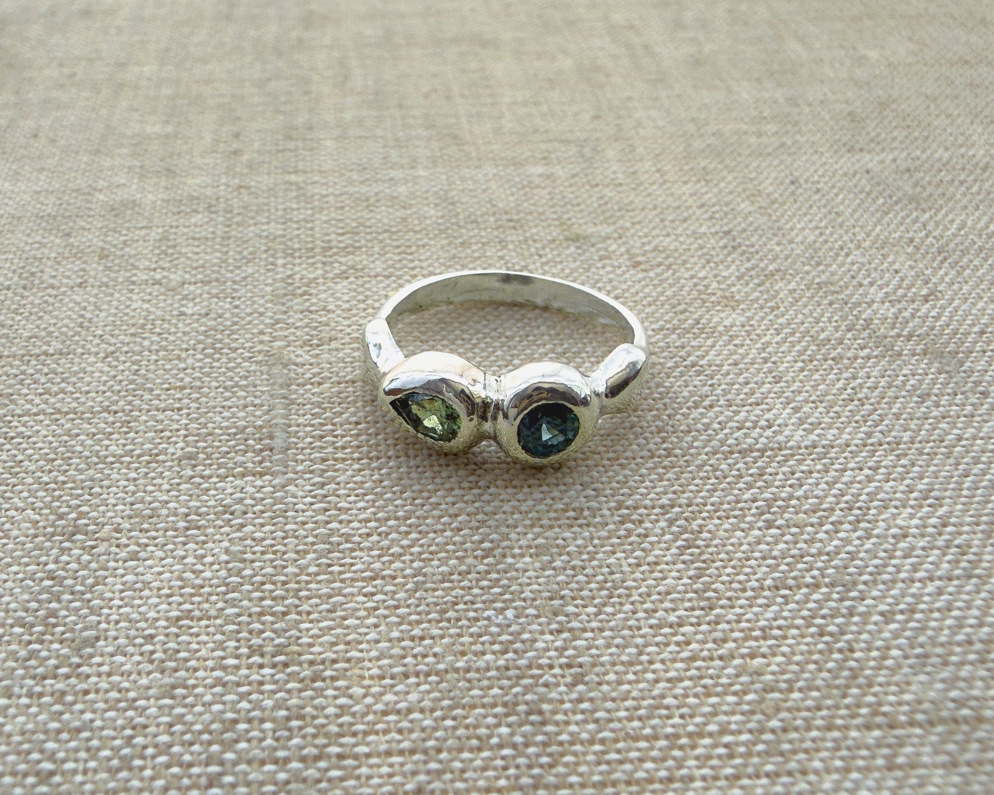 Delphi Toi et Moi Ring, Blue & Green Sapphire in Recycled Silver - Dea Dia