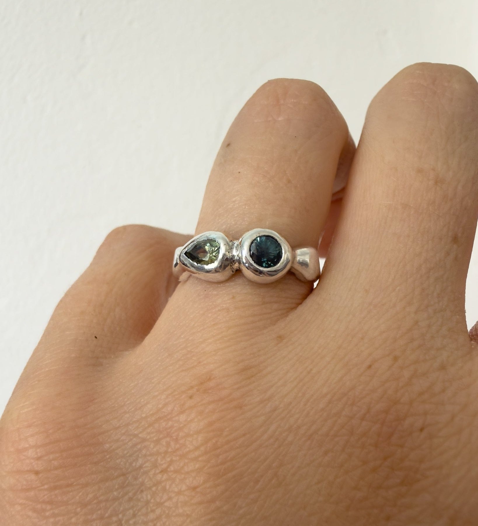 Delphi Toi et Moi Ring, Blue & Green Sapphire in Recycled Silver - Dea Dia