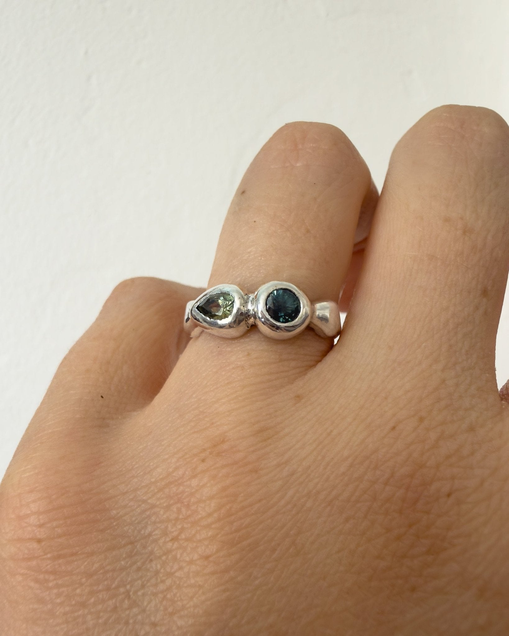 Delphi Toi et Moi Ring, Blue & Green Sapphire in Recycled Silver - Dea Dia