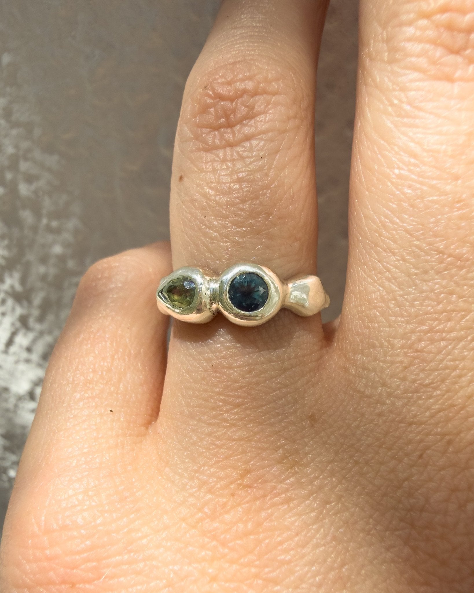 Delphi Toi et Moi Ring, Blue & Green Sapphire in Recycled Silver - Dea Dia