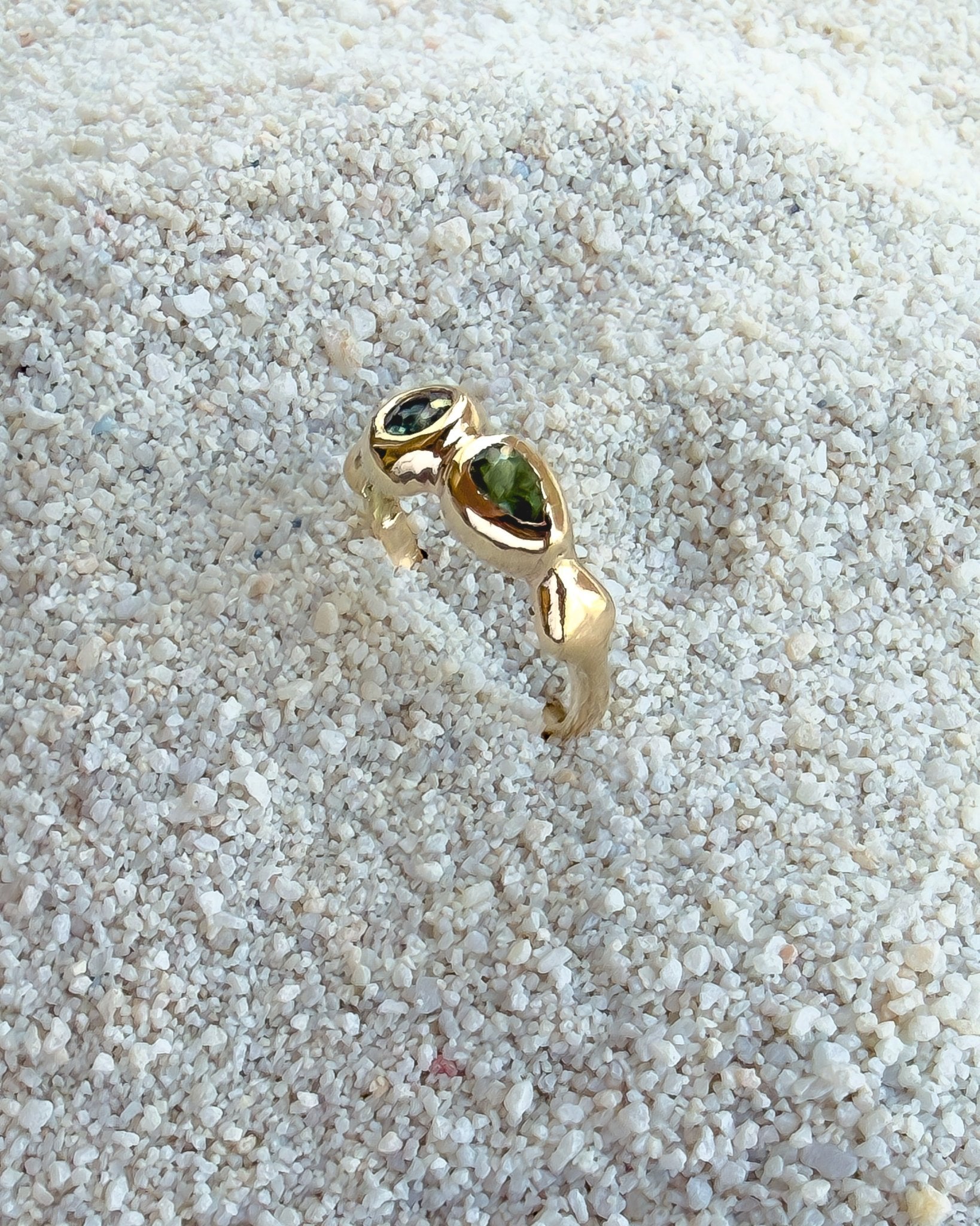 Delphi Toi et Moi Ring, Blue & Green Sapphire in Solid 14k Gold - Dea Dia