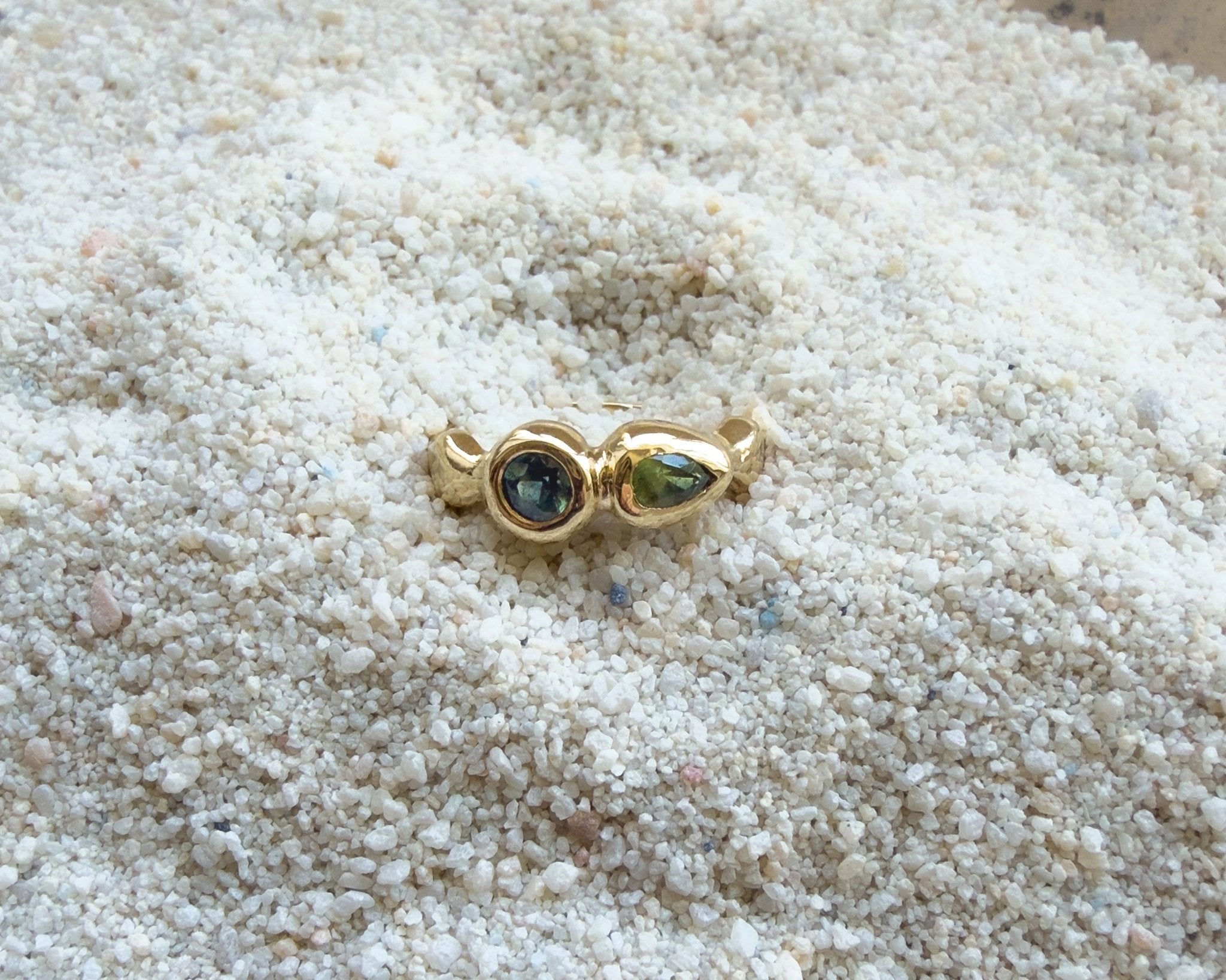 Delphi Toi et Moi Ring, Blue & Green Sapphire in Solid 14k Gold - Dea Dia