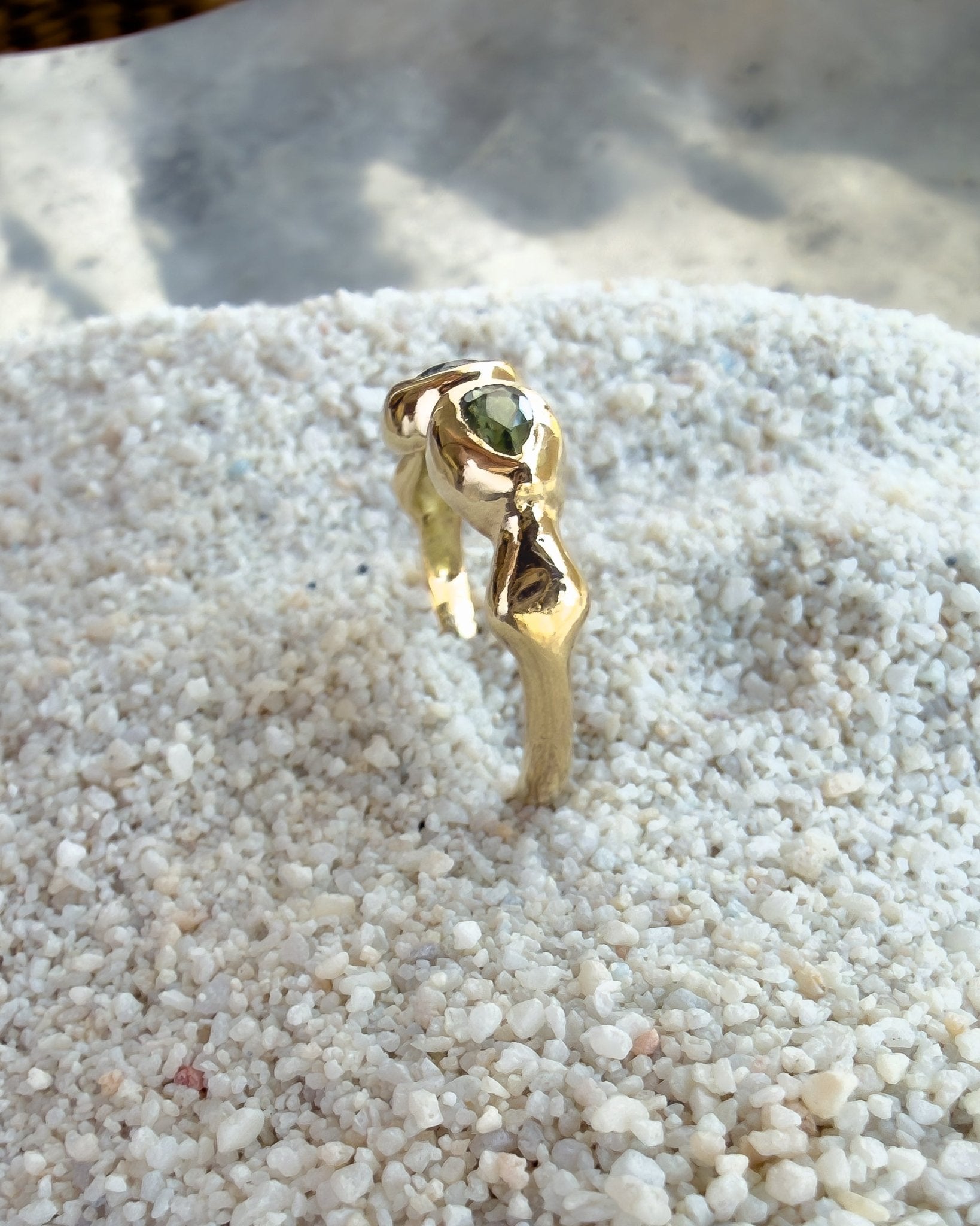 Delphi Toi et Moi Ring, Blue & Green Sapphire in Solid 14k Gold - Dea Dia