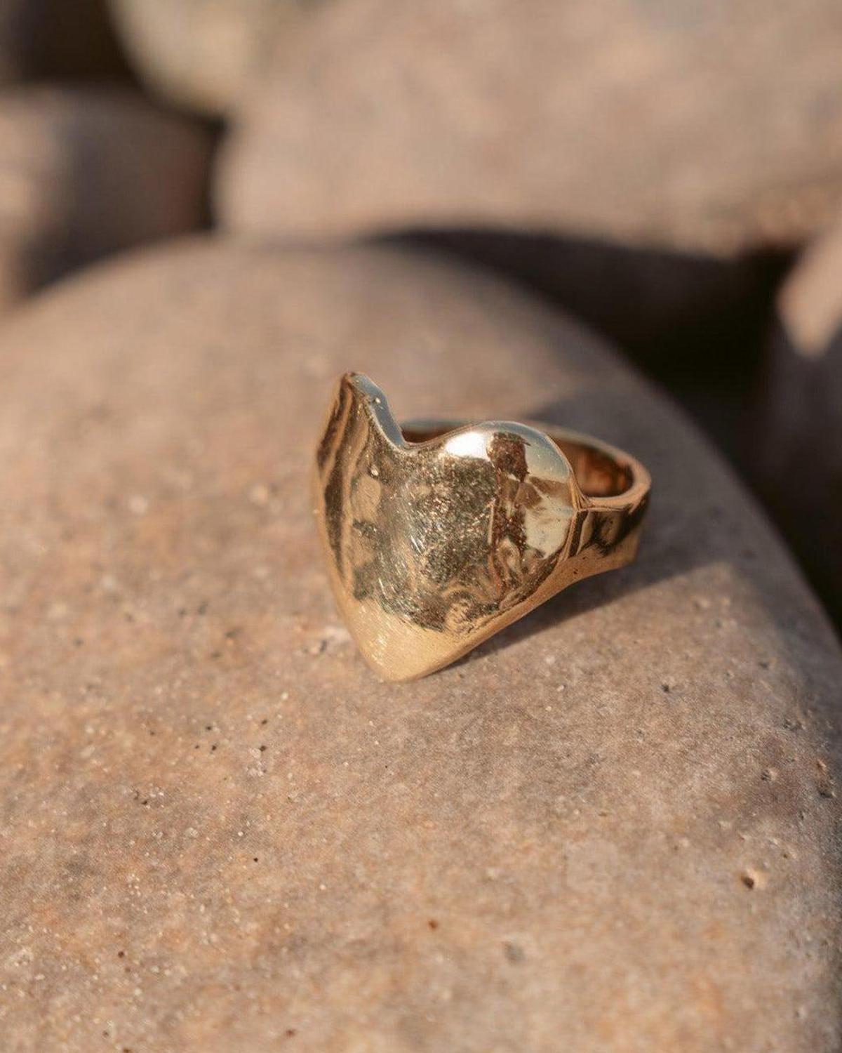 Eros Solid 14k Gold Heart Signet Ring - Dea Dia
