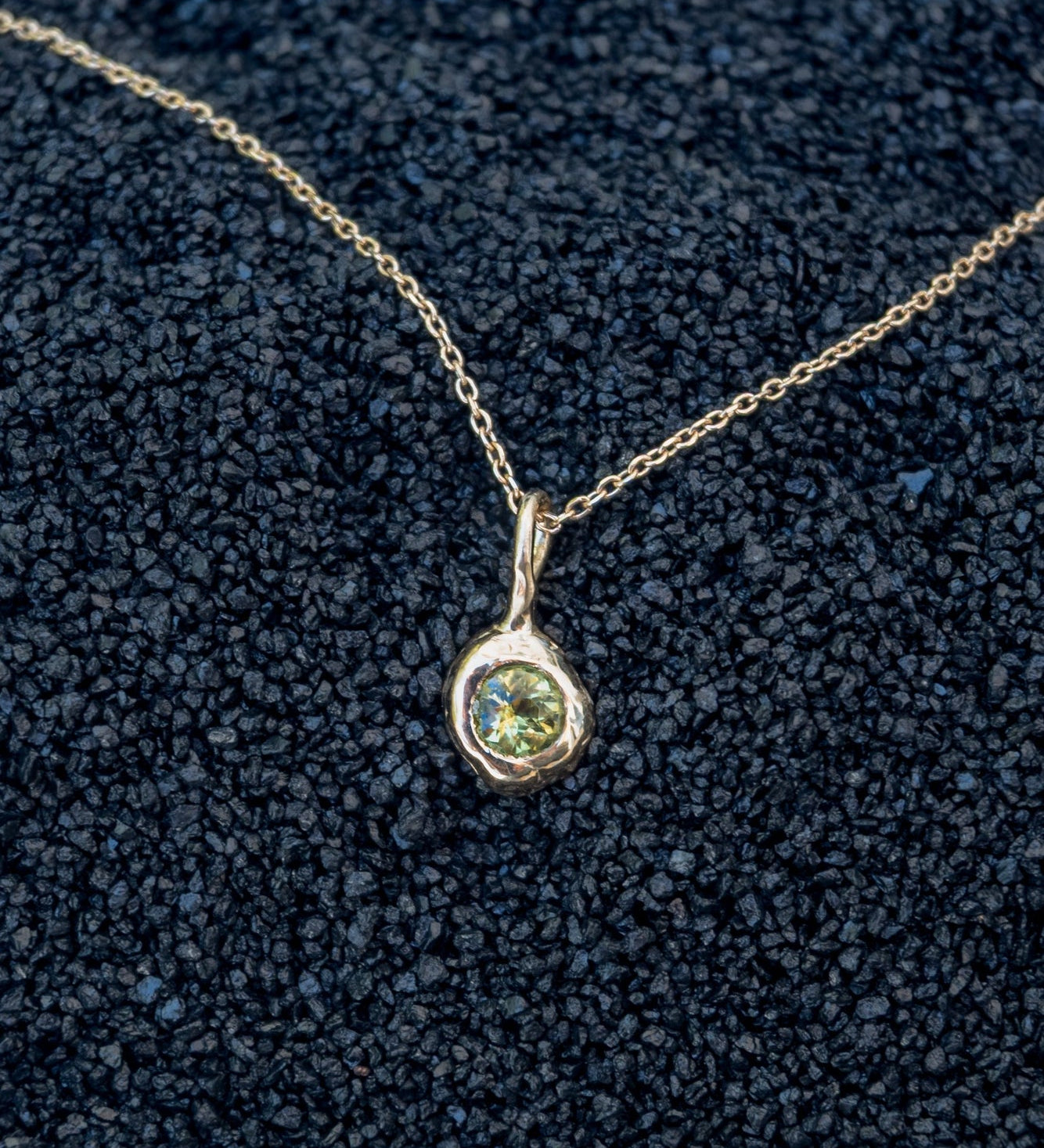 Lemon Yellow Mali Garnet Forma Charm - Dea Dia