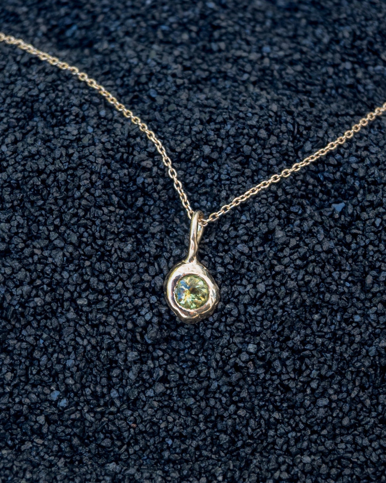 Lemon Yellow Mali Garnet Forma Charm - Dea Dia