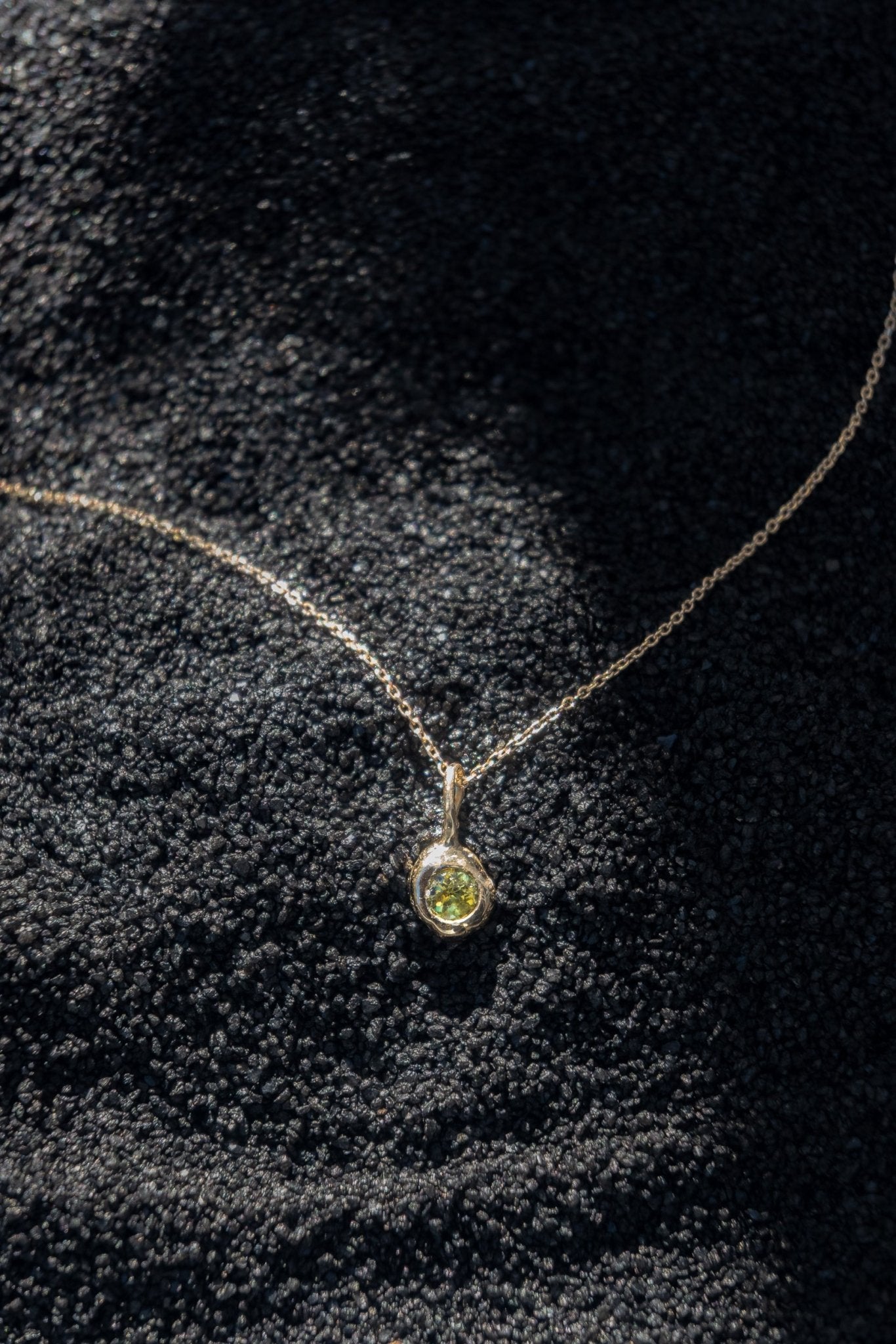 Lemon Yellow Mali Garnet Forma Charm - Dea Dia
