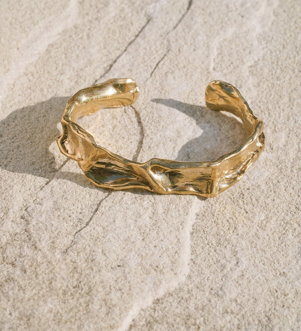 Nova Gold Cuff Bracelet - Dea Dia