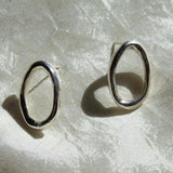 Aretes de círculo abierto orgánico