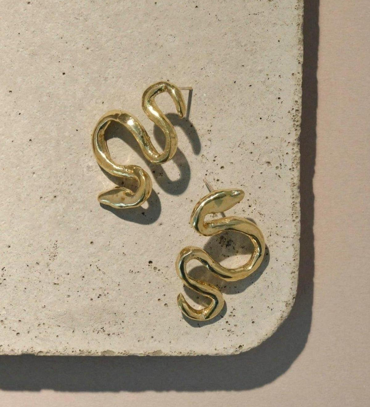 Serpent's Kiss Earrings - Dea Dia