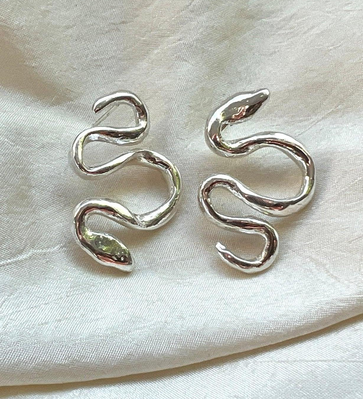 Serpent's Kiss Earrings - Dea Dia