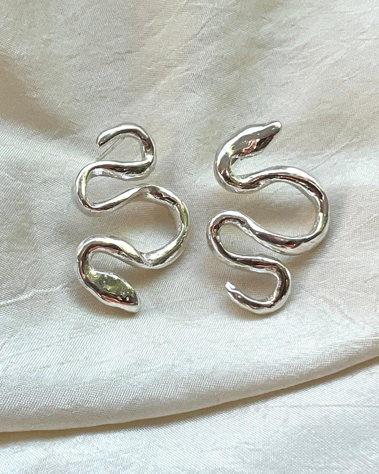 Serpent's Kiss Earrings - Dea Dia