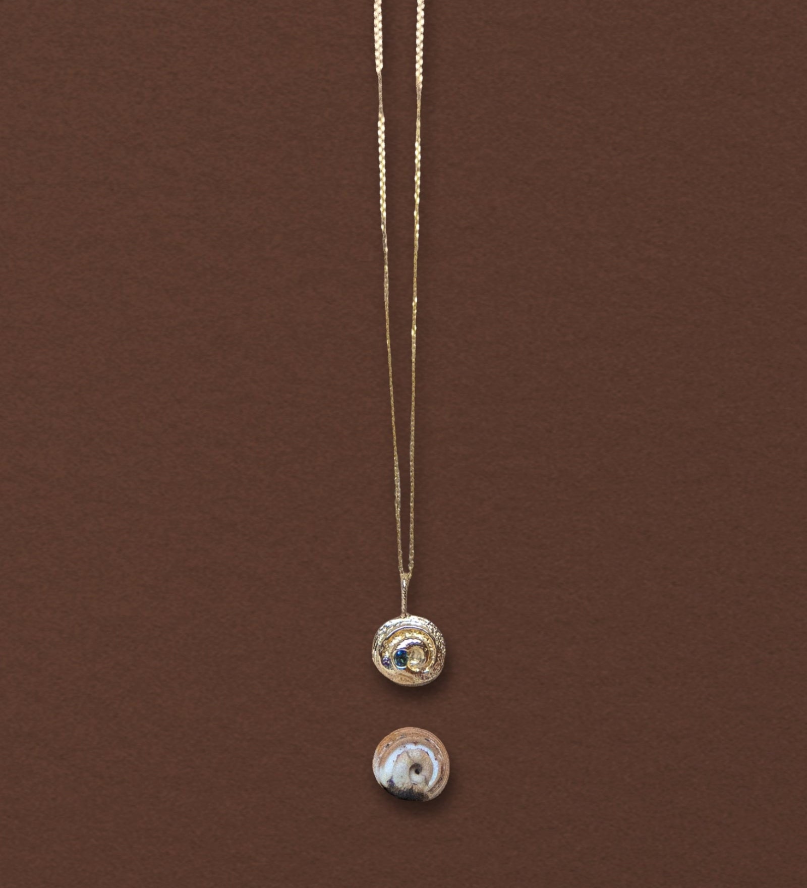 Shiva Shell Charm, 14k Gold with Teal Sapphire - Dea Dia