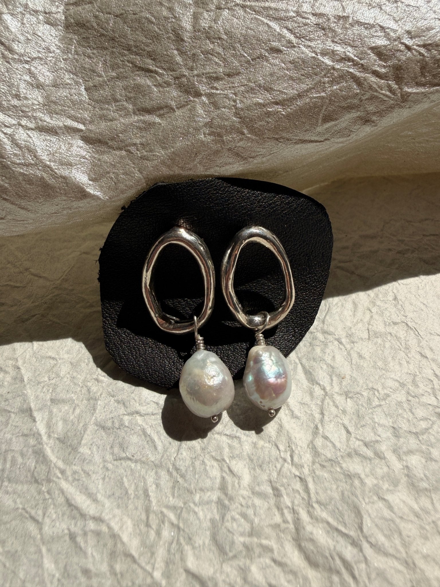 Silver Organic Open Circle Pearl Stud Earrings - Dea Dia