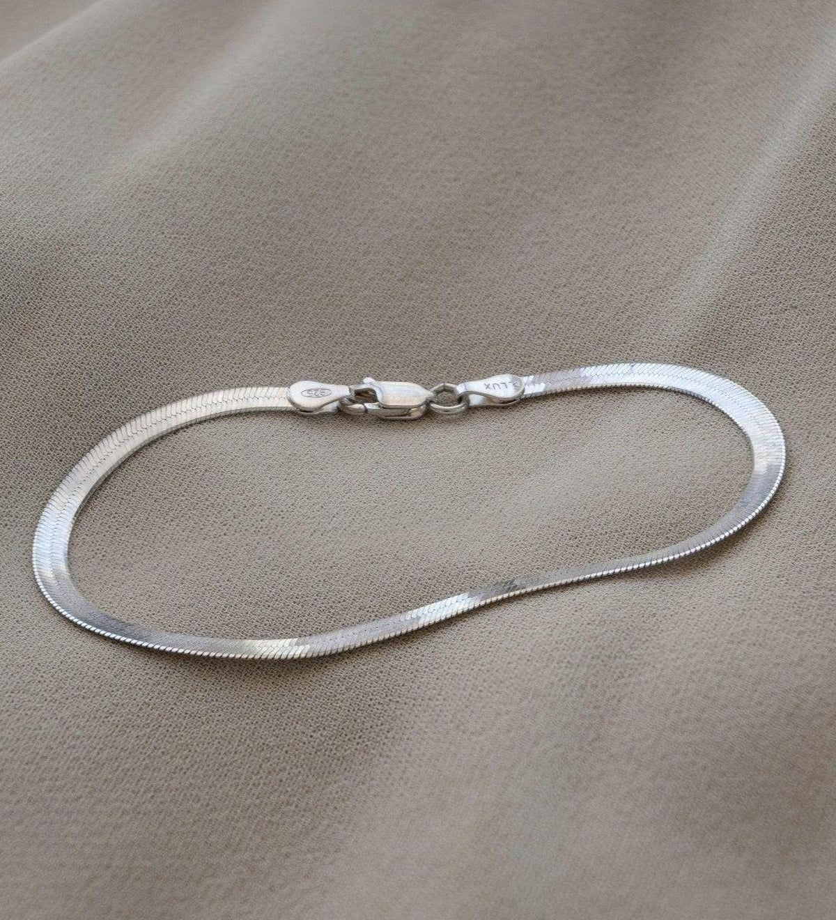 Slinky Silver Herringbone Chain Bracelet - Dea Dia