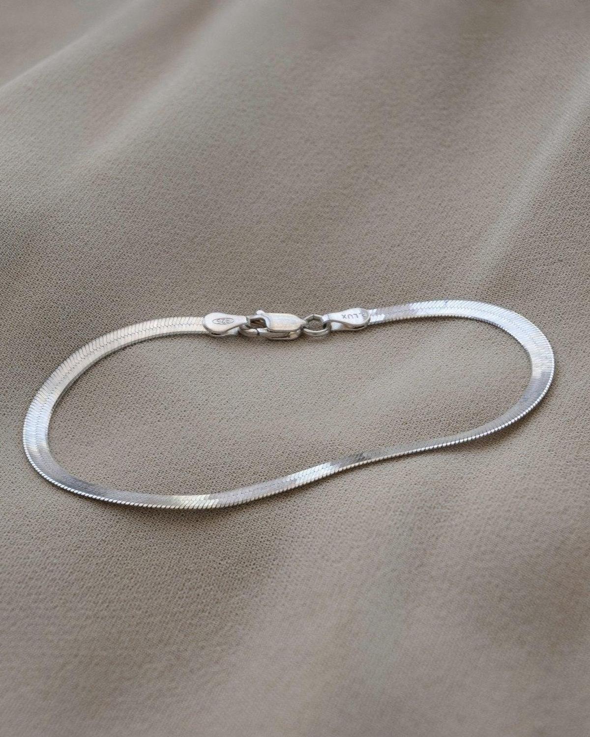 Slinky Silver Herringbone Chain Bracelet - Dea Dia