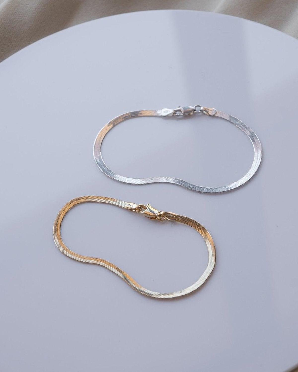Slinky Silver Herringbone Chain Bracelet - Dea Dia