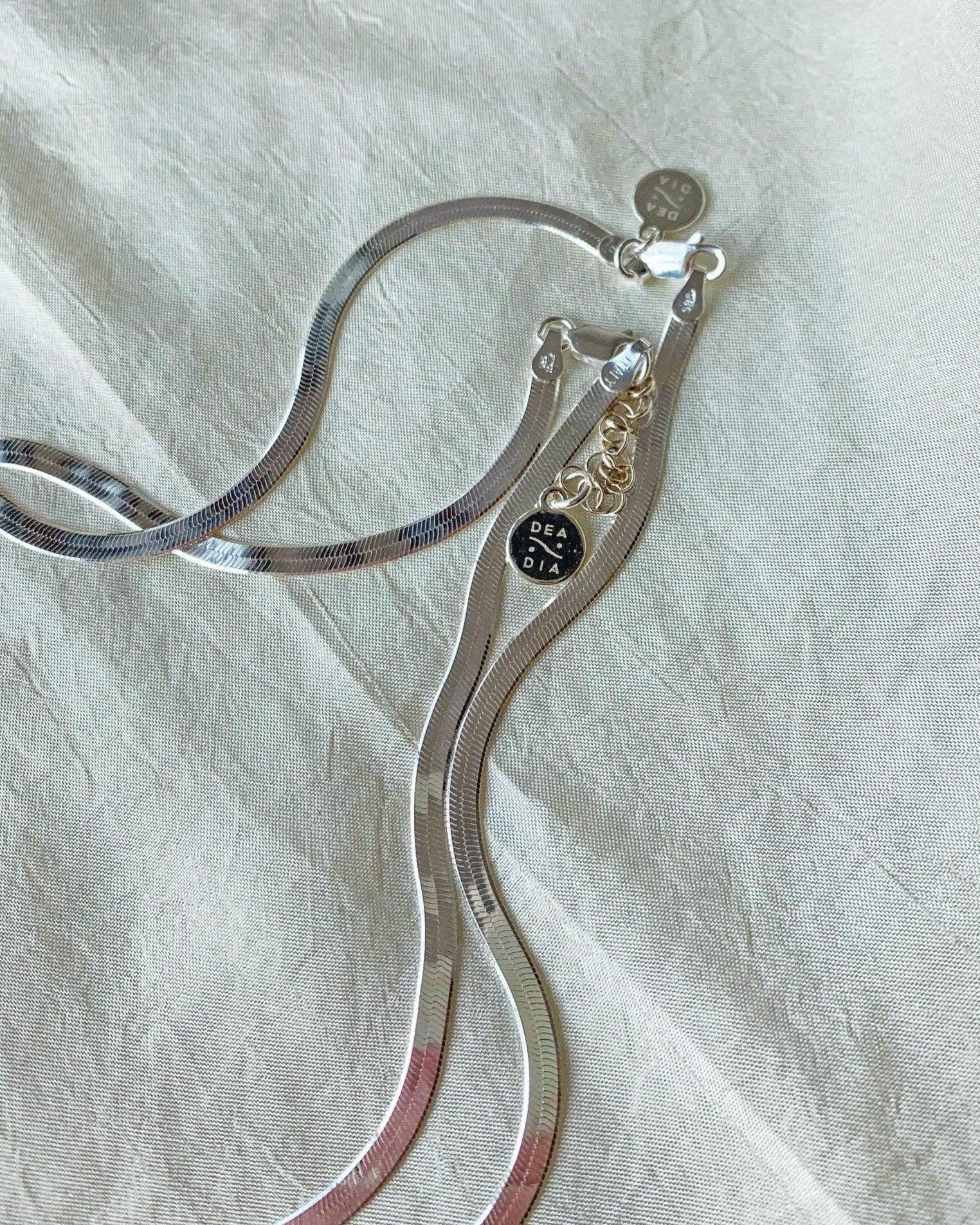 Slinky Silver Herringbone Chain Necklace - Dea Dia