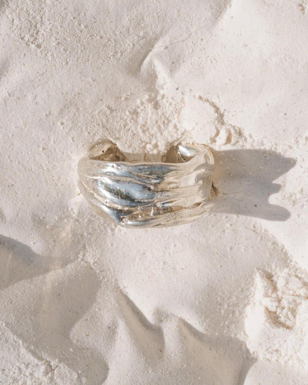 Strata Silver Band Ring - Dea Dia