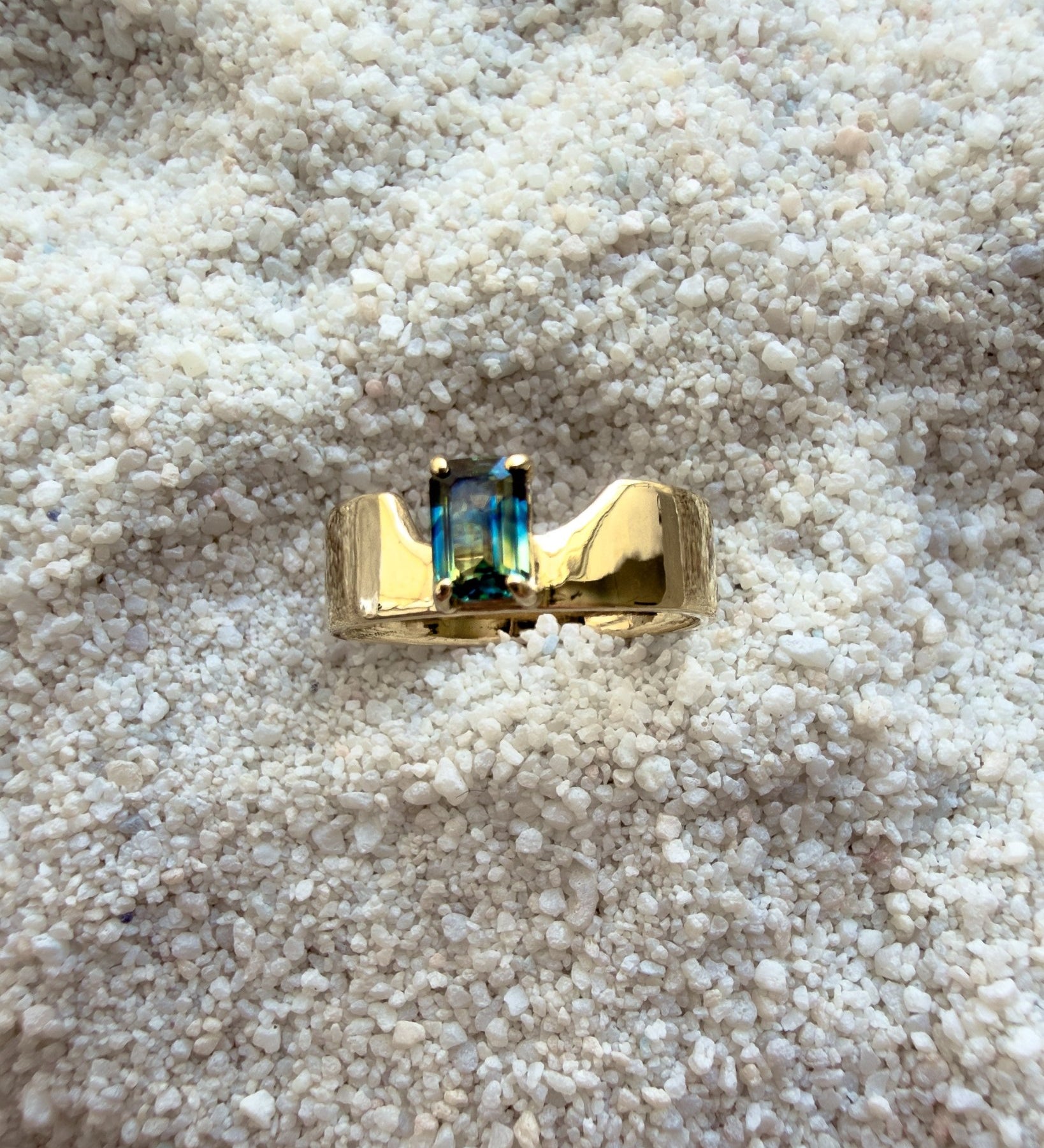 Swoopy Cigar Band, Blue Green Parti Sapphire in Solid 14k Gold - Dea Dia