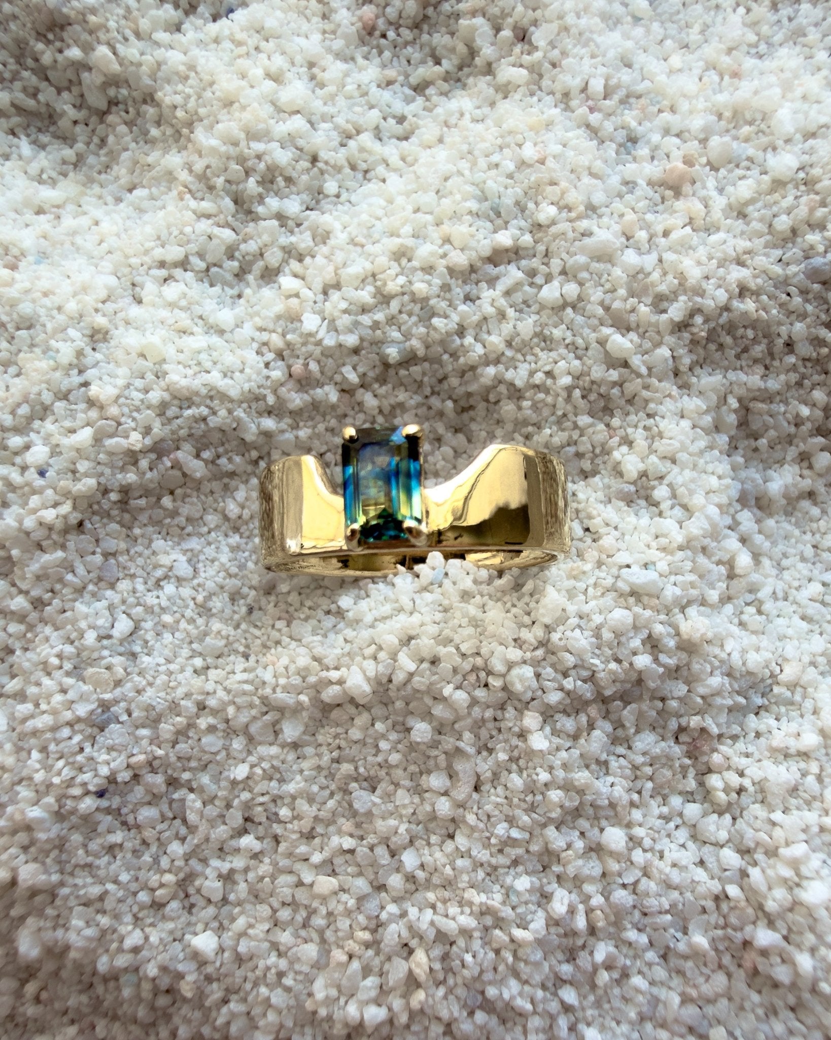 Swoopy Cigar Band, Blue Green Parti Sapphire in Solid 14k Gold - Dea Dia