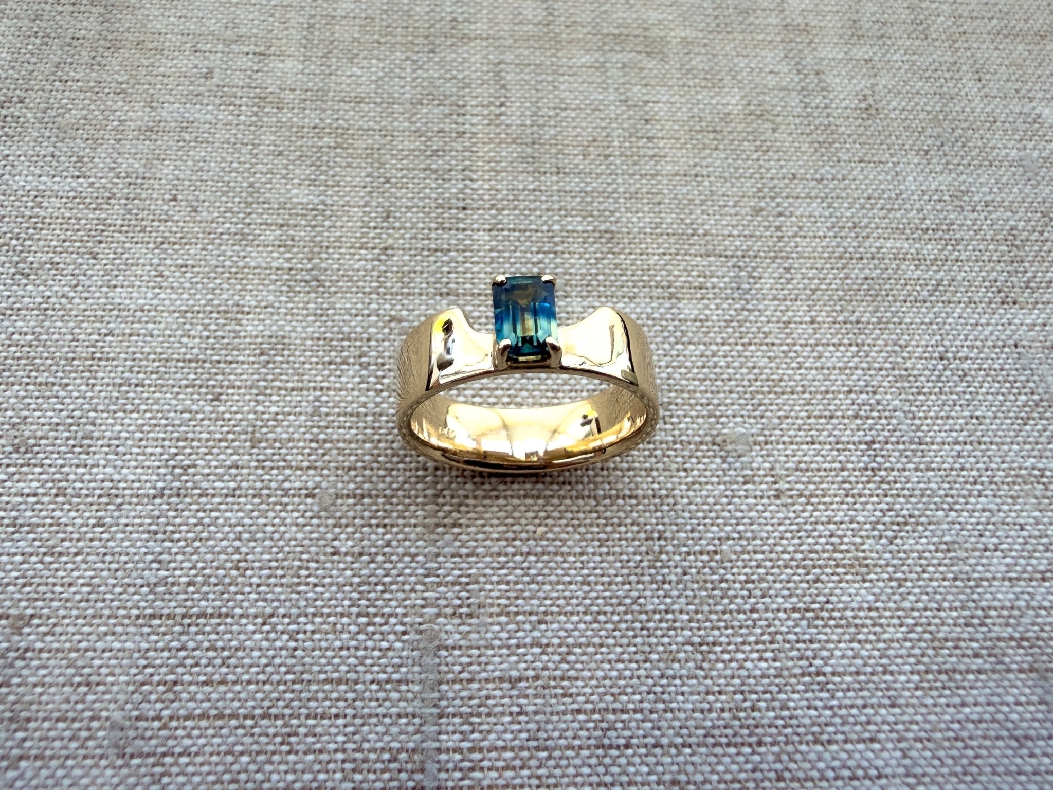 Swoopy Cigar Band, Blue Green Parti Sapphire in Solid 14k Gold - Dea Dia
