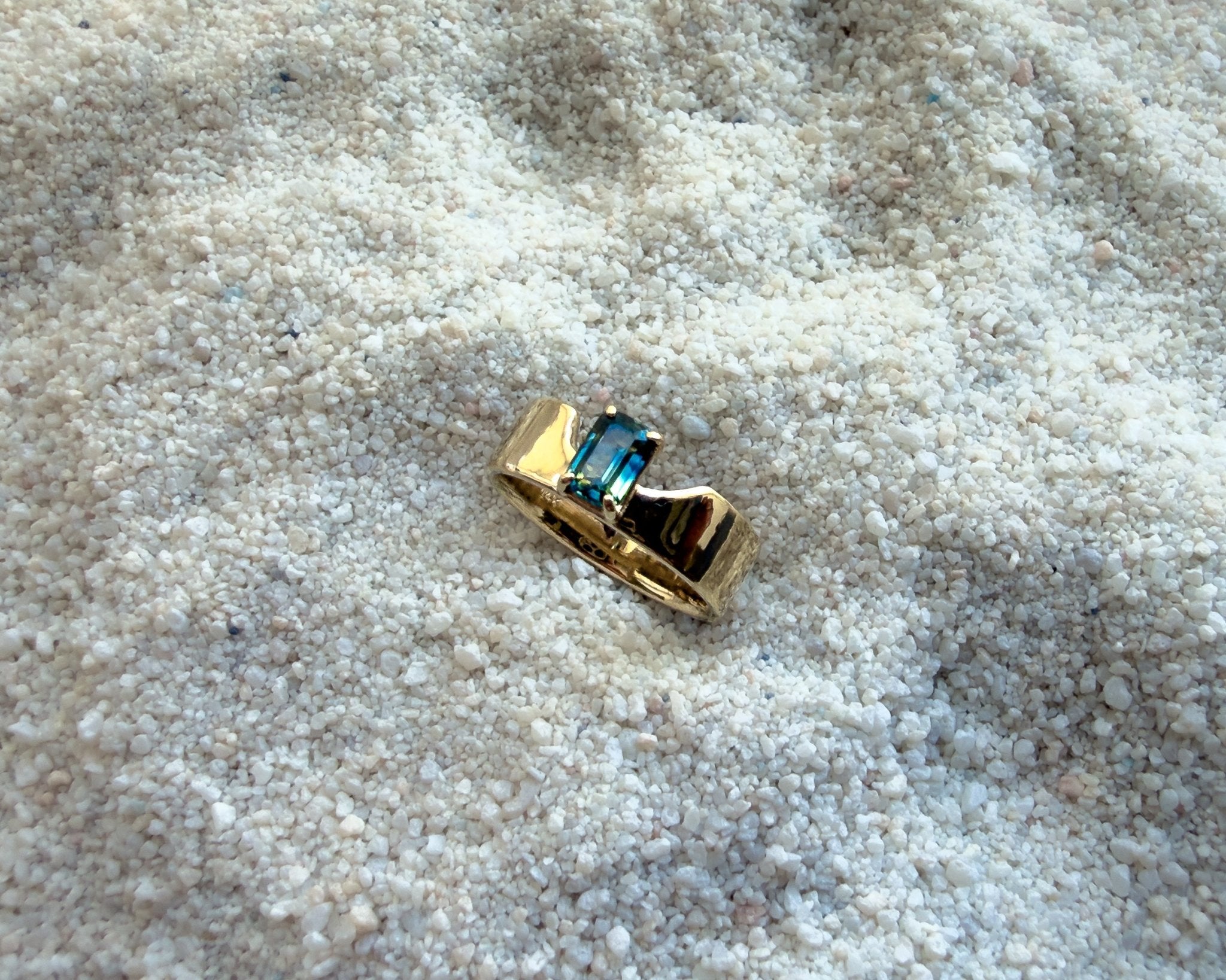 Swoopy Cigar Band, Blue Green Parti Sapphire in Solid 14k Gold - Dea Dia