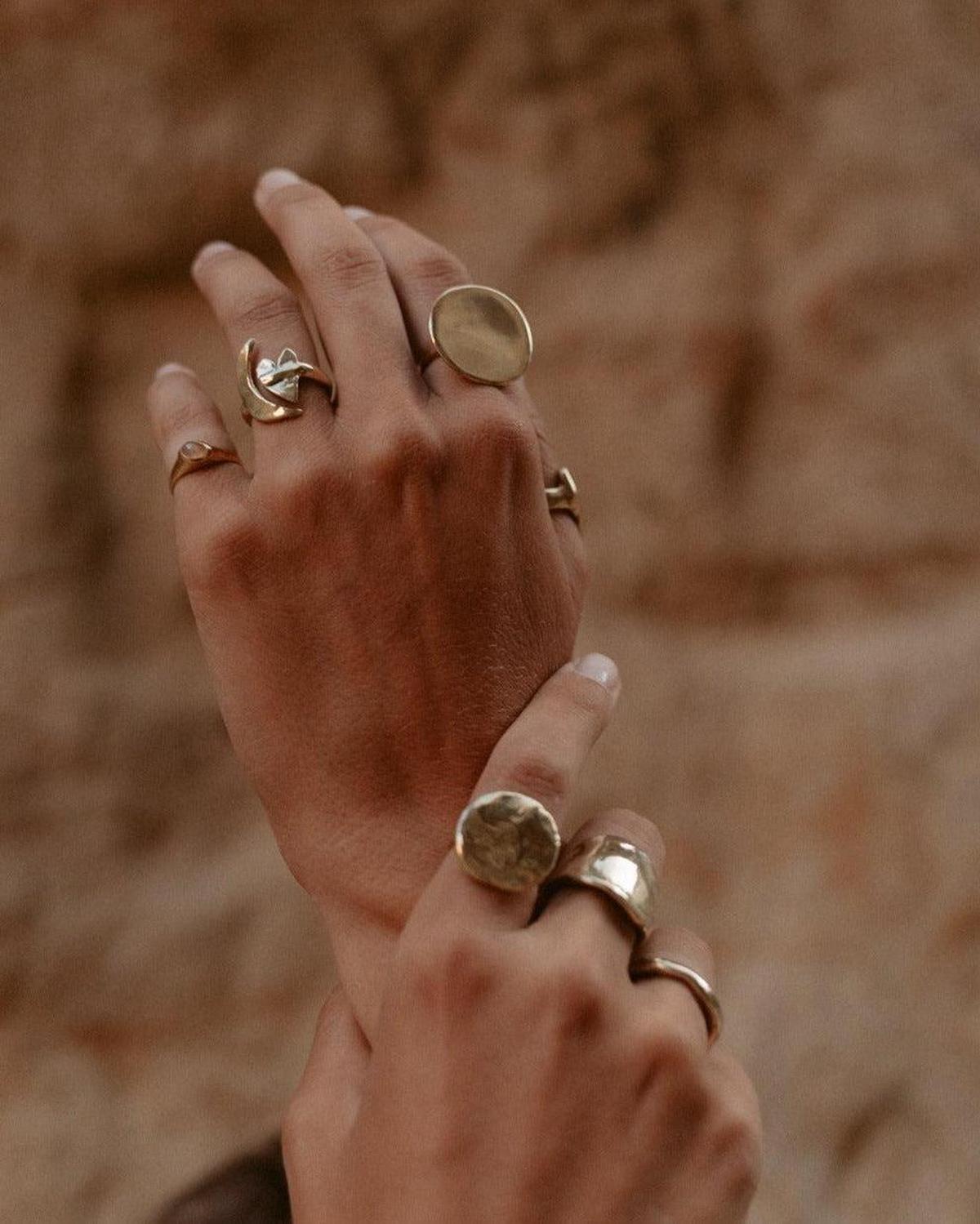 Artemis Gold Moon and Heart Ring - Dea Dia