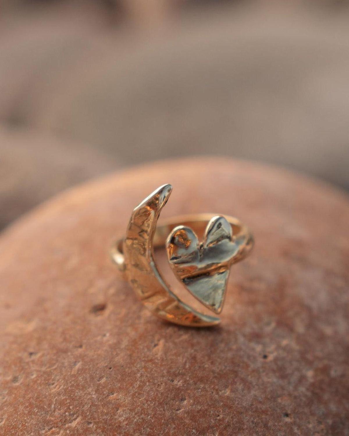 Artemis Gold Moon and Heart Ring - Dea Dia