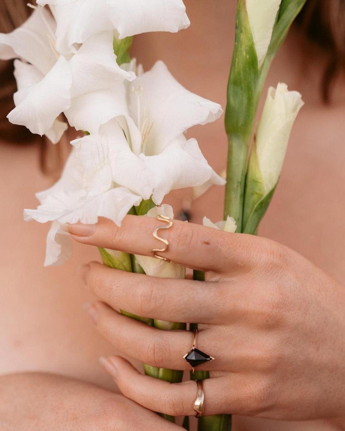 Black Spinel Kite Gold Ring - Dea Dia