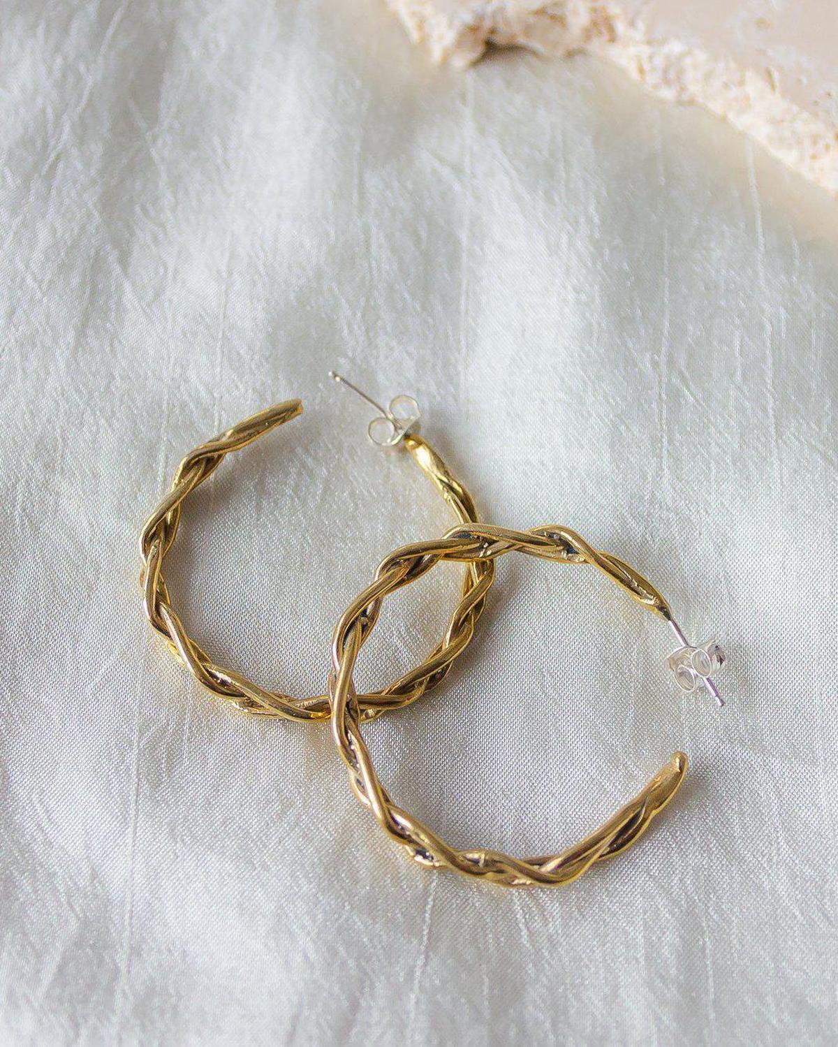 Braided Golden Hoops - Dea Dia