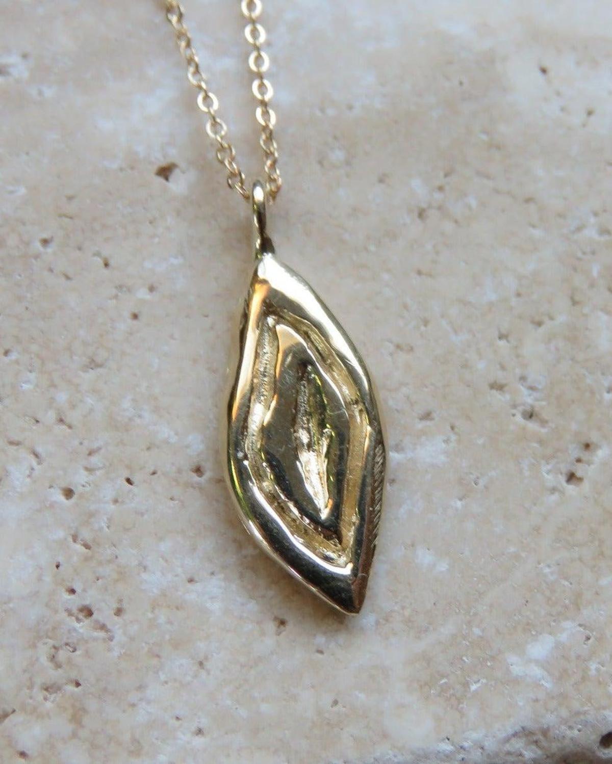 Gold Yoni Talisman Necklace - Dea Dia
