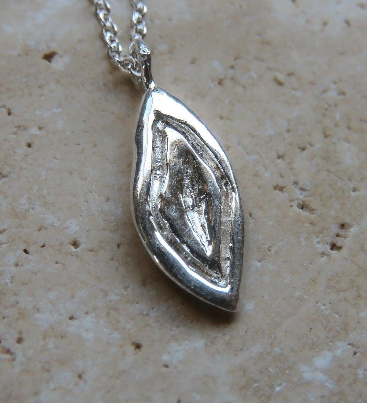 Silver Yoni Talisman Pendant - Dea Dia