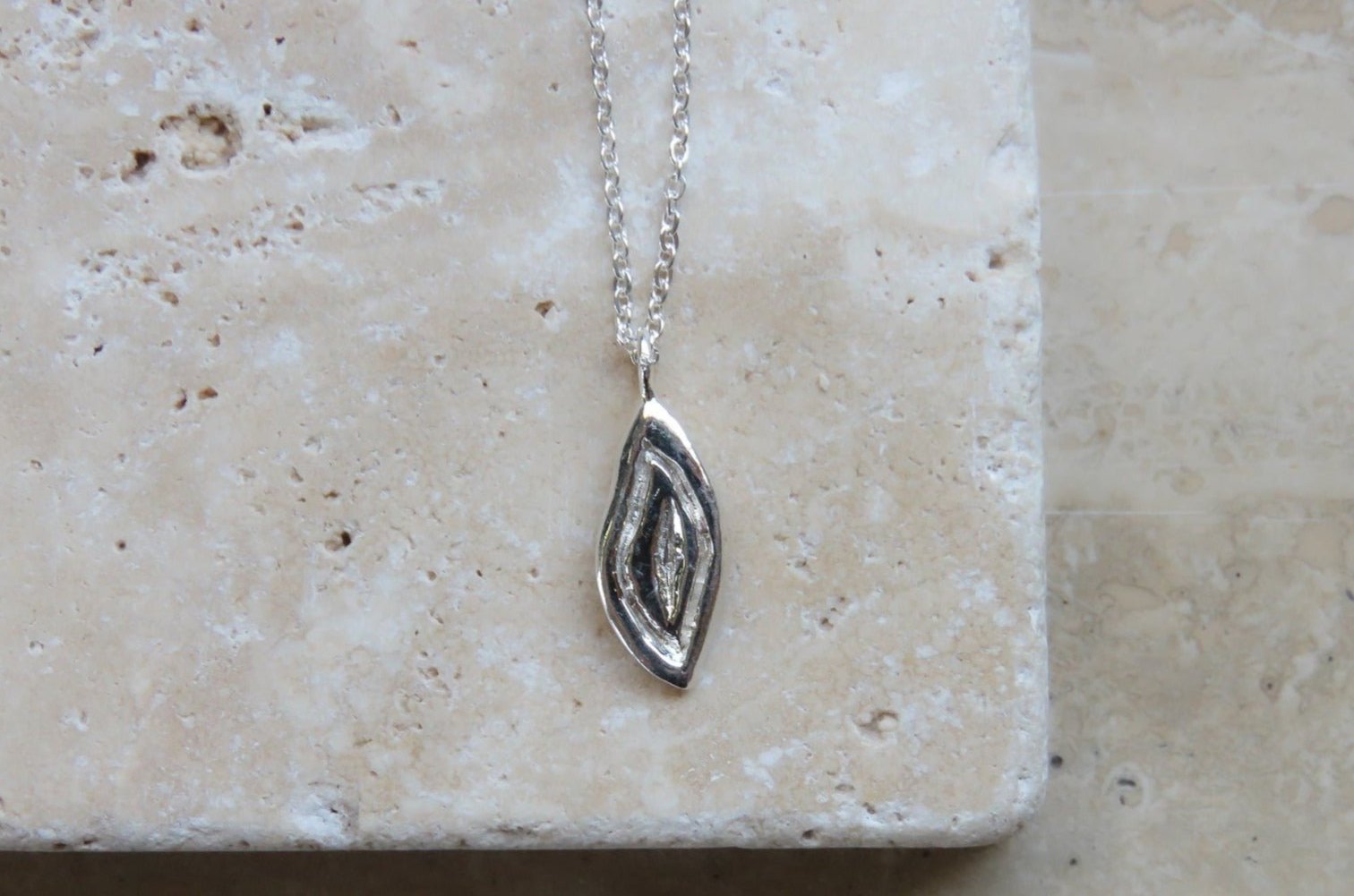 Silver Yoni Talisman Pendant - Dea Dia