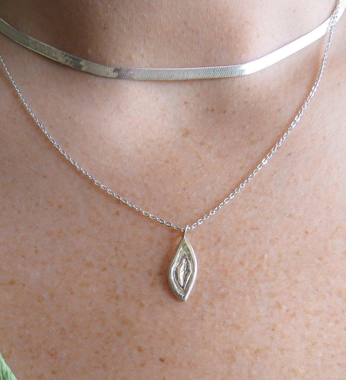 Silver Yoni Talisman Pendant - Dea Dia