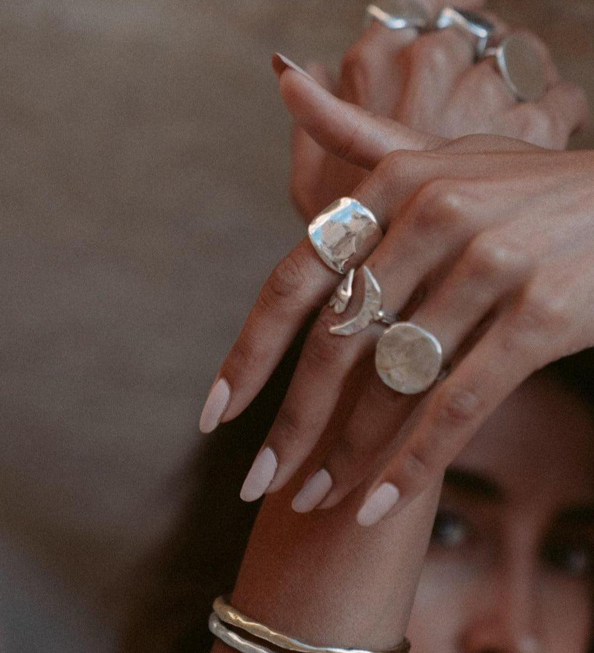 The Protector Ring - Silver Shield Signet Ring - Dea Dia