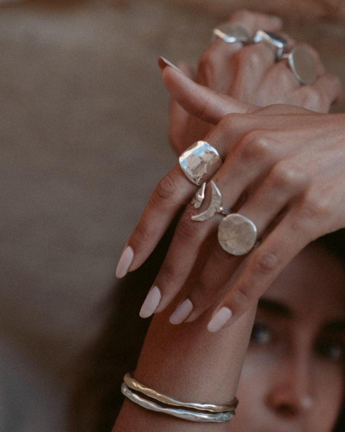 The Protector Ring - Silver Shield Signet Ring - Dea Dia